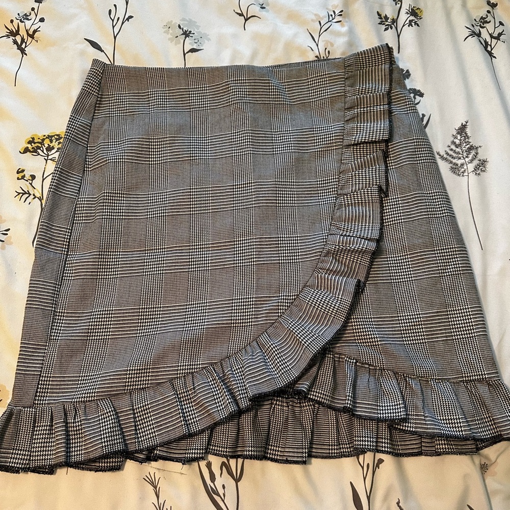 Romeo & Juliet Couture Black and White Plaid Mini Skirt